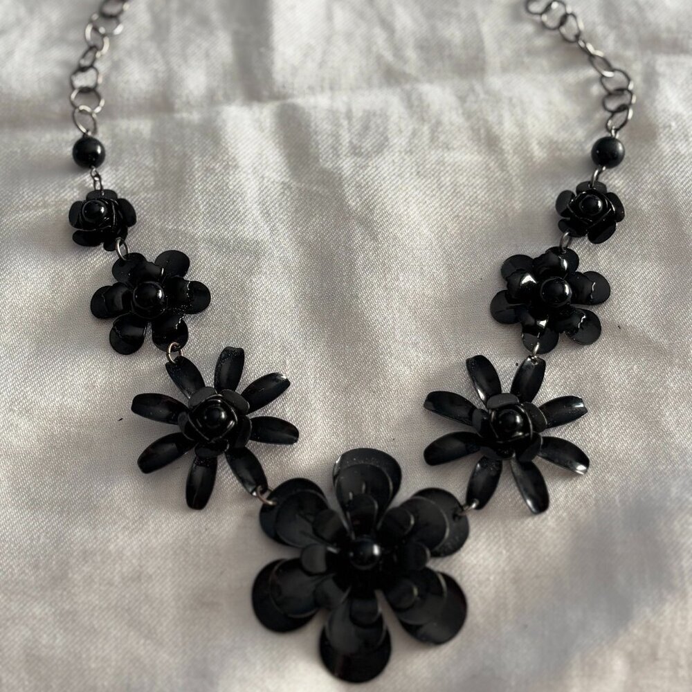 Claire’s Black Enamel Flower Statement Necklace Floral Bib Gunmetal Chain - Picture 10 of 10